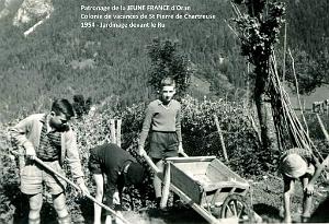 1954 jardinage devant le Ru